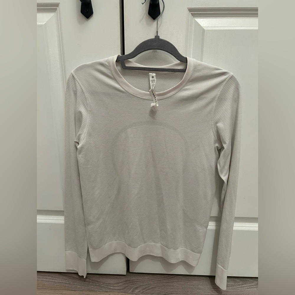 Lululemon White Ribbed Long Sleeve Crewneck Top Size 4 Slim Fit Athleisure